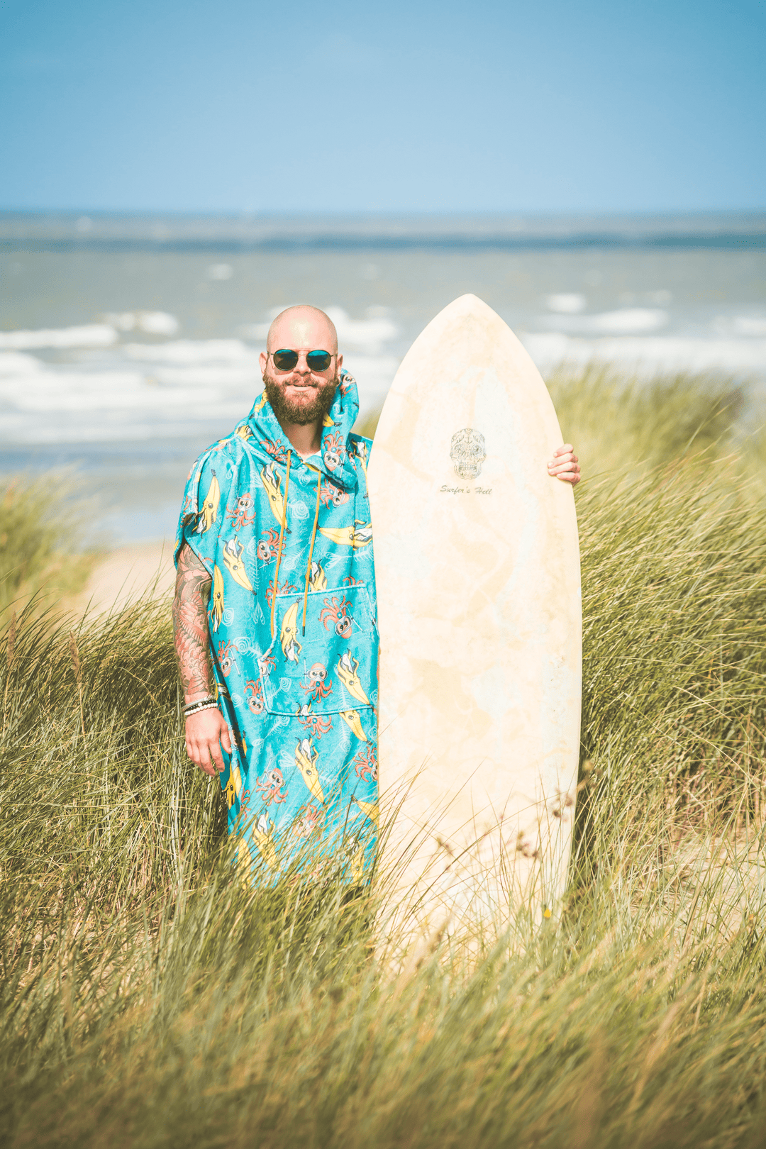 No more shivering from the cold, our versatile changing poncho will keep you warm and cozy regardless of what weather it is. Our playful octopus design will rejuvenate you with a touch of the ultra-soft absorbent fabric.