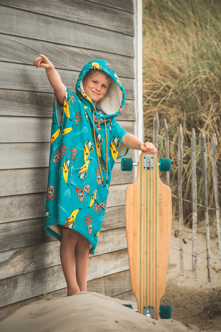 No more shivering from the cold, our versatile changing poncho will keep your teenager warm and cozy regardless of what weather it is. Our playful octopus design fits perfectly with their youthfulness.