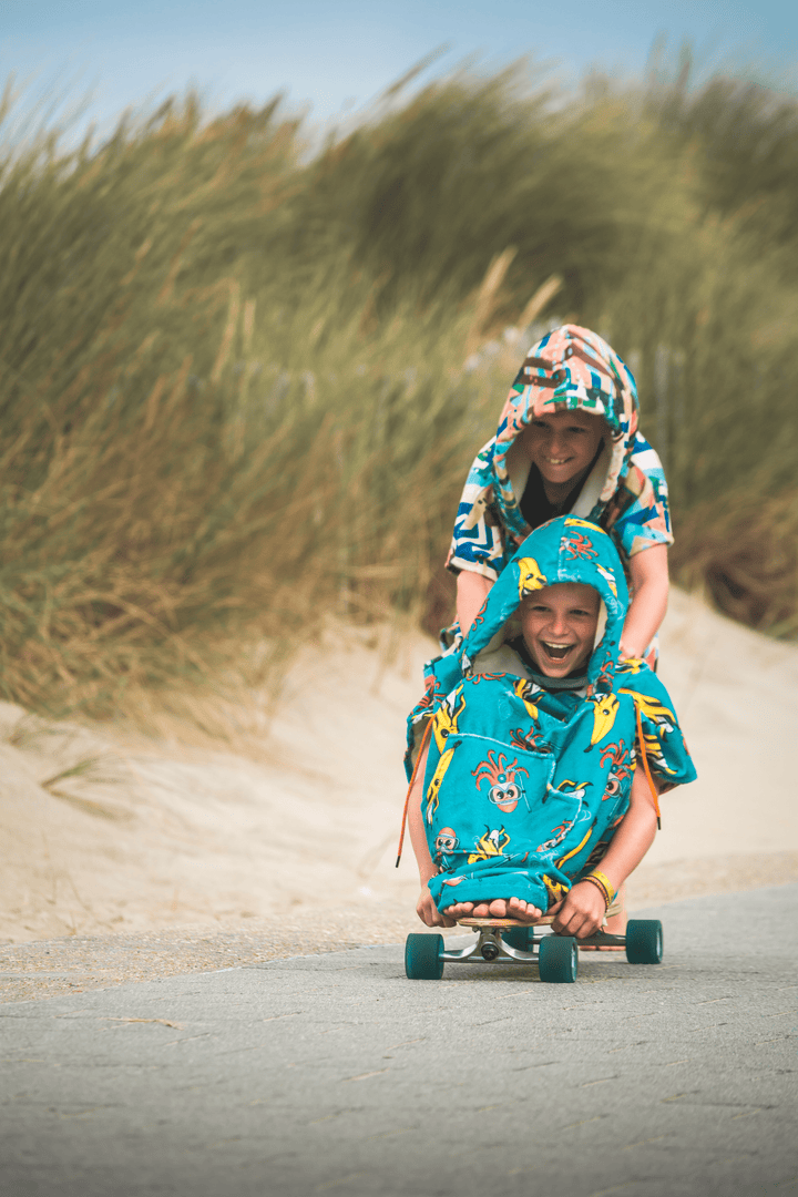 No more shivering from the cold, our versatile changing poncho will keep your teenager warm and cozy regardless of what weather it is. Our playful octopus design fits perfectly with their youthfulness.